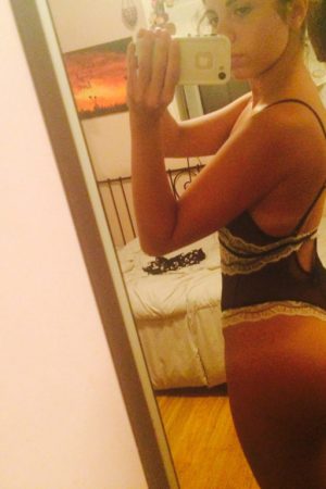 Nacira 67 ans cherche un mec pour une baise explosive au Cannet 💅 Nacira - rencontre-Cougar-Le Cannet